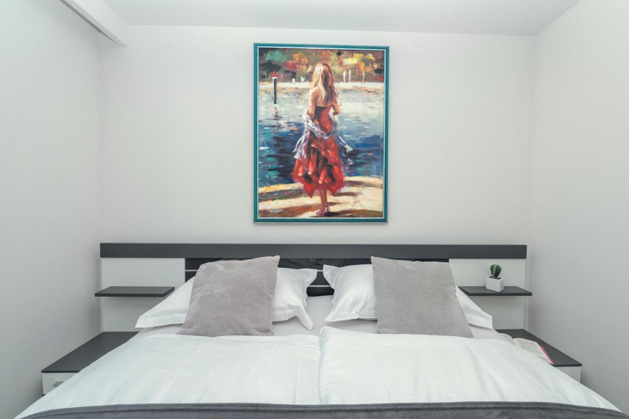 Luxury Apartment Purple Summer Sea View Макарска Экстерьер фото