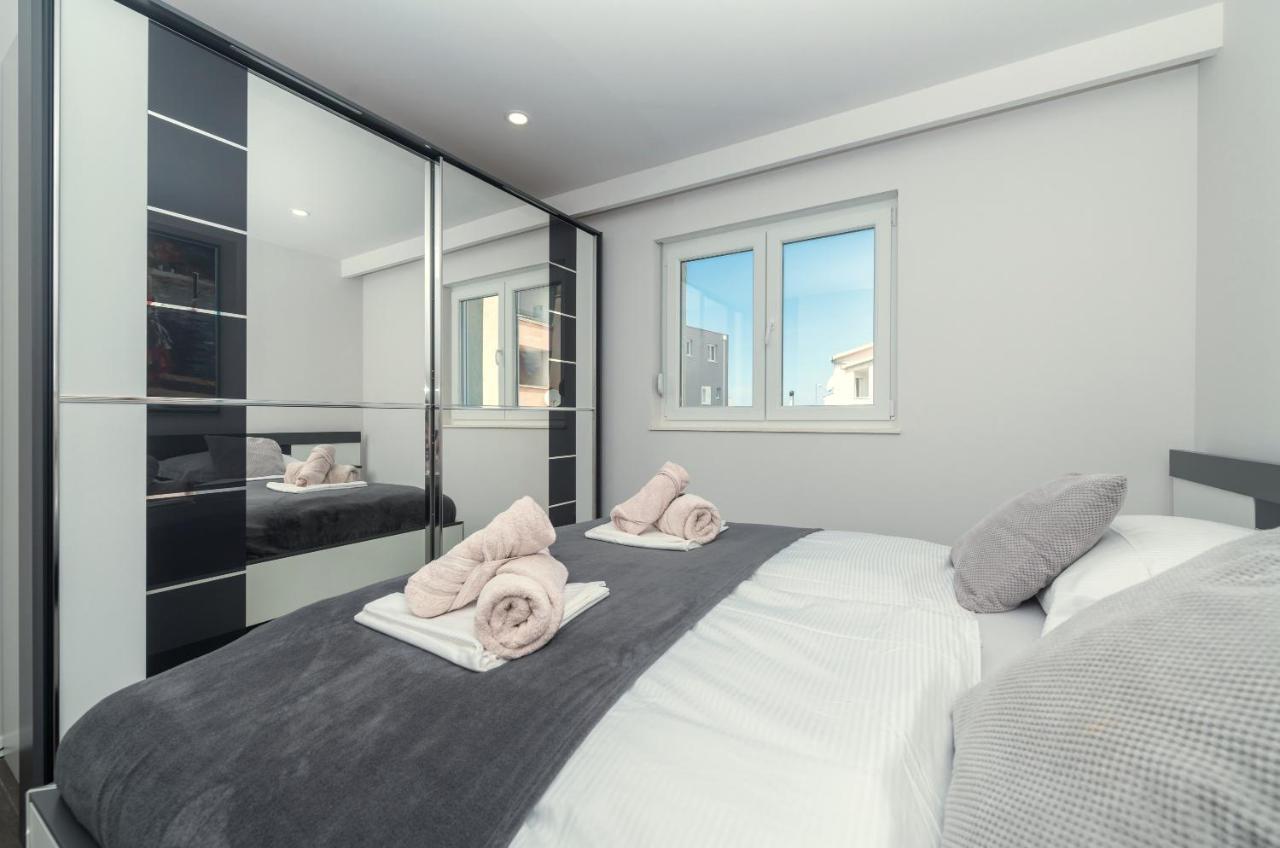 Luxury Apartment Purple Summer Sea View Макарска Экстерьер фото